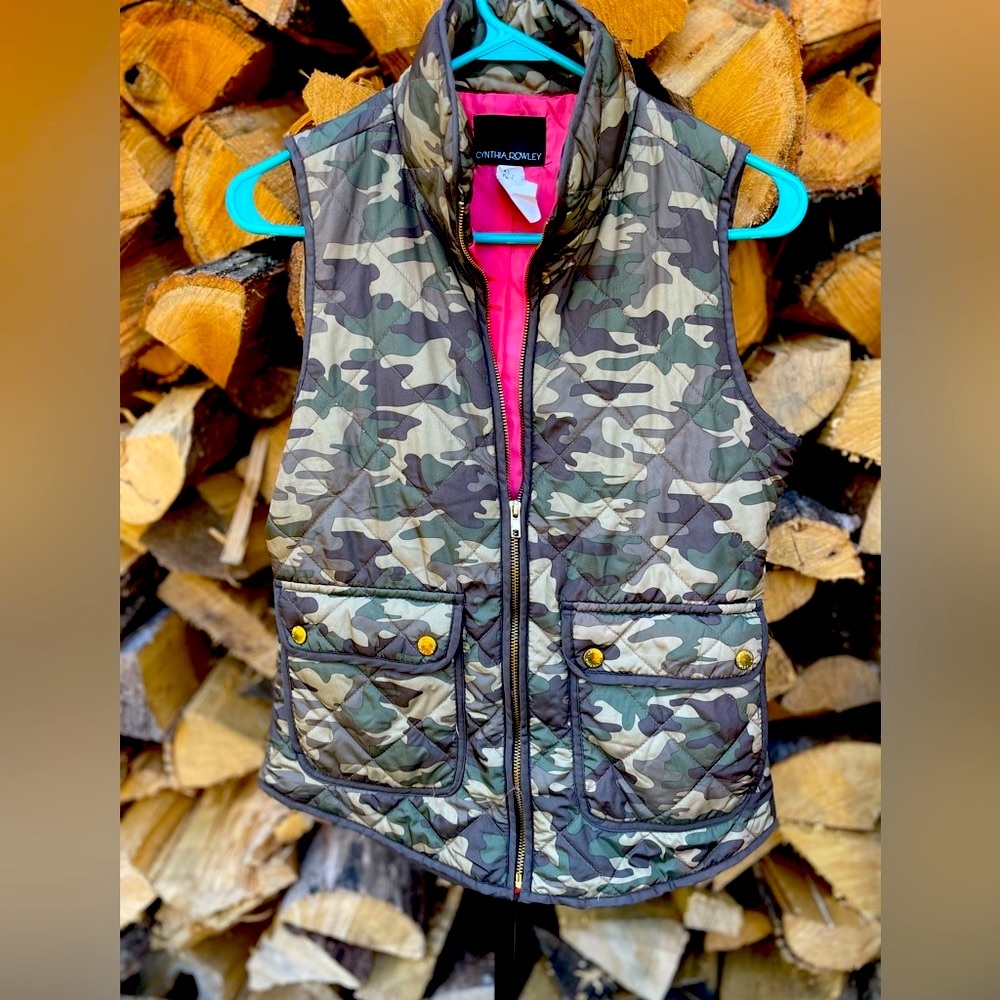 Camo vest with hot pink interior. Size Medium I believe.